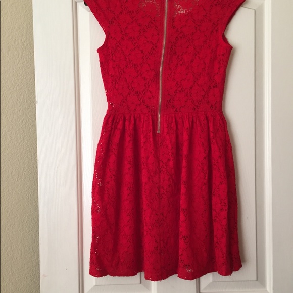 Red dress - Picture 5 of 8